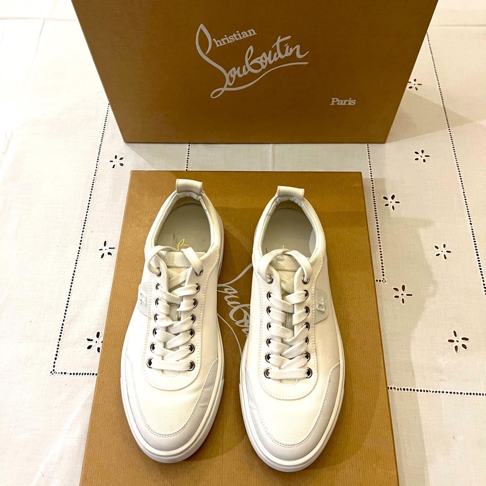 Christian Louboutin
Simplerui Leather Sneakers